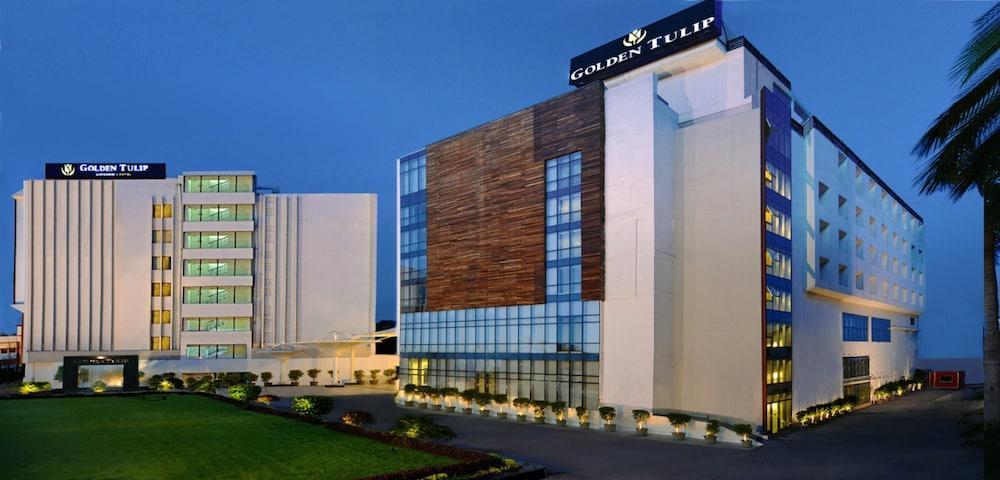 Golden Tulip Lucknow Hotel Exterior photo